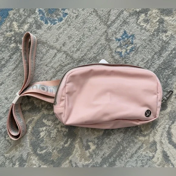 Everywhere Belt Bag 1L Wordmark Pink Mist/Silver/White Opal (NWT) - Picture 6 of 10